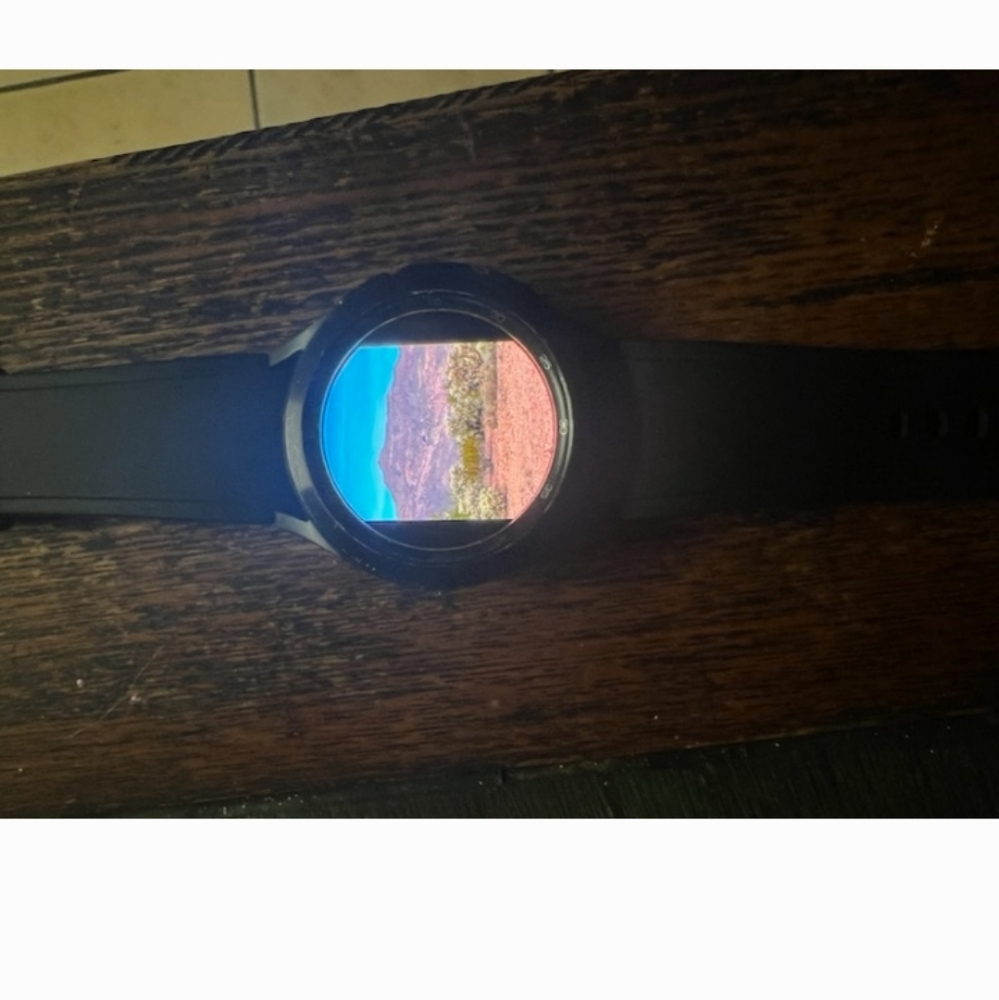 Smartwatch w/ charger